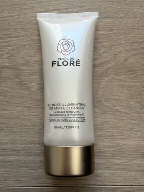 Pearl de Flore Le Rosé Illuminating Vitamin C Cleanser